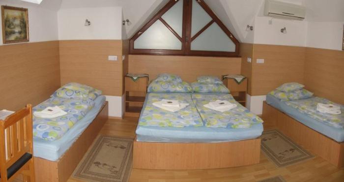 Nadix Panzio Debrecen Quarto foto